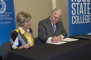 President Steward and President Webb sign the MOU