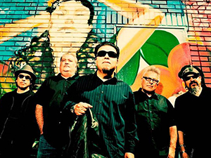 Rock and roll group Los Lobos